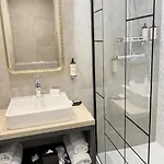 호텔 베스트 웨스턴 플러스 오페라 바티뇰 4*