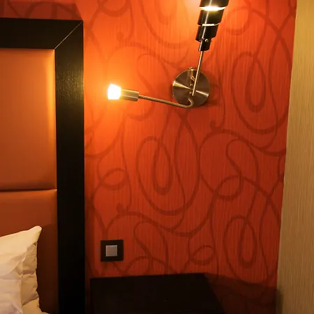 Western Opera Batignolles 4*