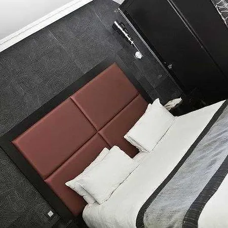 Western Opera Batignolles 4*