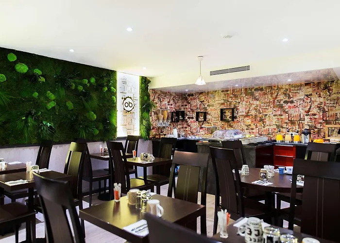Western Opera Batignolles 4*