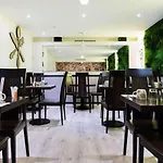 بست ويسترن بلس أوبرا باتيغنوليس 4* باريس